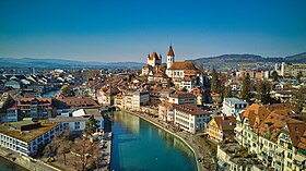 Thun: Blick auf das Schloss und die Stadtkirche