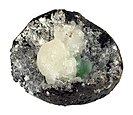 Stellerite, épistilbite et éluorapophyllite dans une vacuole basaltique.