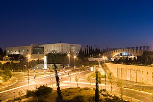 צילום לילה של אזור בית המשפט העליון בירושלים.