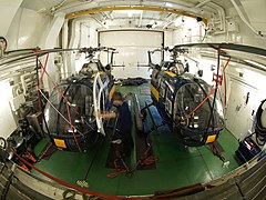 Hangar de helicópteros do barco alemán Polarstern.