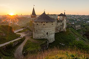 La forteresse de Kamianets, en Podolie (Ukraine). (définition réelle 5 032 × 3 355)