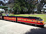 42. KW Die Balboa Park Miniature Railroad ist die Parkeisenbahn in der öffentlichen Grünanlage Balboa Park im kalifornischen San Diego, Vereinigte Staaten. Betrieben wird die Anlage vom San Diego Zoo, einem der größten Zoos der Welt. Die Spurweite beträgt 406 mm. Die Strecke von einer halben Meile bewältigt die Bahn in drei Minuten.