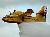 Een Canadair CL-215T