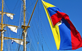 Kolumbiya bayrog'i Kolumbiya dengiz flotining rasmiy flagmani bo'lgan ARC Gloria barquesida ko'tarildi.
