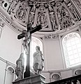 La Madonna e l'apostolo Giovanni ai piedi della croce nel coro della cattedrale