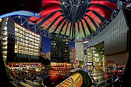 Potsdamer Platz memiliki dua bioskop multipleks besar