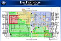 Grafika przedstawiająca rozmieszczenie ciał ofiar na pierwszym piętrze (czyli parterze) Pentagonu. Niebieskie pola to szczątki pasażerów i załogi lotu 77, czerwone to szczątki personelu Pentagonu, a czarno-żółte to szczątki porywaczy