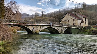 Le pont du XVIe siècle sur la Loue.