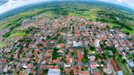 Vista parcial do município de Pirapozinho com ênfase ao Edifício Condomínio Saint Germain.