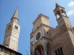 Tòa thị chính Pordenone và Campanile