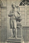 Statue devant le palais des facultés de Caen.