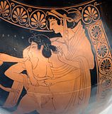 תסאוס חוטף את הלנה, ציור על אמפורה אטית בסגנון הדמות האדומה, 510 לפנה"ס לערך.