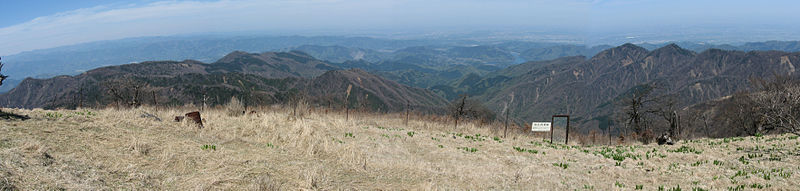 蛭ヶ岳から東側～北側の眺望 (2007年4月撮影)