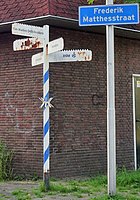 Wegwijzer op het Agnetapark in Delft