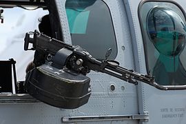 Una ametralladora FN MAG montada en el lateral del Eurocopter EC 725.