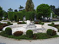 Denkmal zu Ehren des Politikers Ivan Novak in der Mitte des Friedhofs von Čakovec, Kroatien