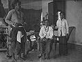 Раджа Исаак фон Бавен с двумя женщинами (17 сентября 1921 год)