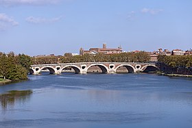 Le Pont-Neuf et la Garonne vus depuis le pont Saint-Michel.