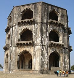 Mausoleum des Ministers Salabat Khan (Ende 16. Jh.)