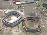 Giants Stadium á direita das obras do MetLife Stadium