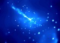 Ảnh Cen A do trạm quan sát không gian tia X Chandra chụp một tia tương đối tính từ lỗ đen trung tâm.