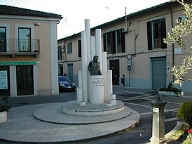 Памятник Эннио Флайяно в Пескаре