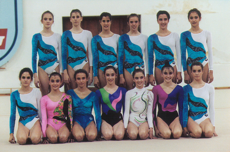 Martín (zutik, eskumako lehena) Moscardó gimnasioan Espainiako gimnasia erritmikoko selekzioarekin, 1991.