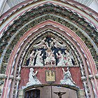 Tympan de la porte de la chapelle du Corpus Christi.