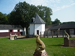 Colombier dans la cour des communs.