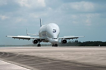 Airbus Beluga на ЗПС