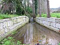 Regato que atravesa a vila de Bertamiráns.