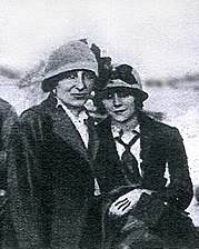 Germaine Dulac et Stacia Napierkowska photographiées en Italie en 1917.
