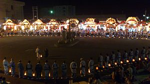 鹿角花輪駅前に集合する屋台（2012年）