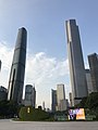 L'edificio una volta completato. Si nota sulla sinistra la torre gemella, la Guangzhou International Finance Center