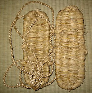Waraji woven entirely from rice straw (somewhat finer straw, and more tightly packed, than the festival zori above)