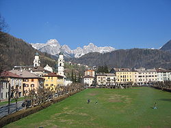 View of the town center of Agordo (2006-05-15)