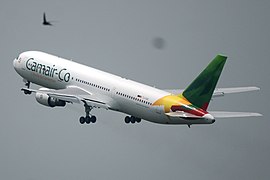 'n Camair-Co Boeing 767-300ER styg op.