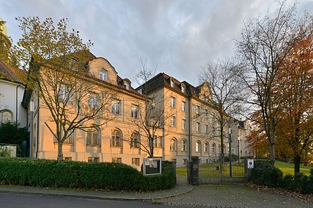 Straßenansicht des Gebäudebestands