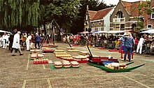 Aufführung des „traditionellen Käsemarktes“ in Edam