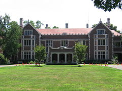 Waveny mansion in Waveny Park