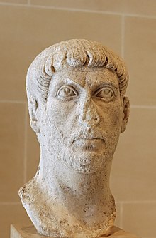 Maxentius mellszobra a Louvreban