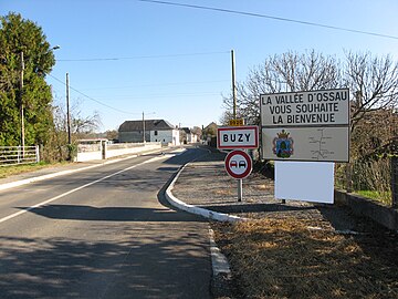 L'entrée de Buzy.