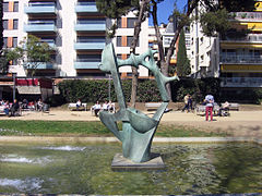 Enginyeria tèxtil (1961), d'Ángel Ferrant, Plaça de Ferran Casablancas.