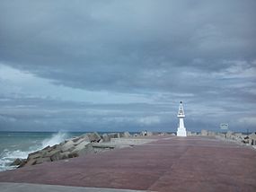 Paseo de las Escolleras playa Miramar