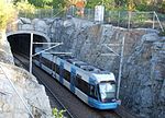 Alvikstunneln södra mynning. Tunneln går i berget under Alvik. Den förbinder hållplatserna Alvik och Alviks strand.