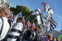 Gwenn ha Du, Kroaz Du et drapeau de Nantes lors de la manifestation du 27 septembre 2014 à Nantes pour la réunification de la Bretagne