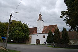 Zámek s kaplí sv. Vavřince