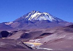Con 6739 msnm, el volcán Llullaillaco es la mayor altura del desierto de Atacama.