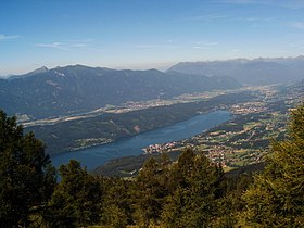 Vue de la montagne de Goldeck (à gauche) et du lac Millstätter.