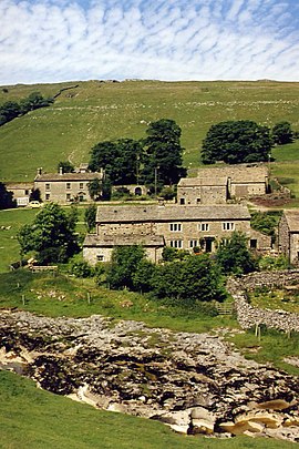 Yockenthwaite, vorne das Flussbett des River Wharfe